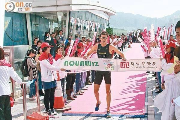 Tony Dodds crossing the finish line with an impressive 90 second lead on the first runner up, Simon Agoston (Austria).